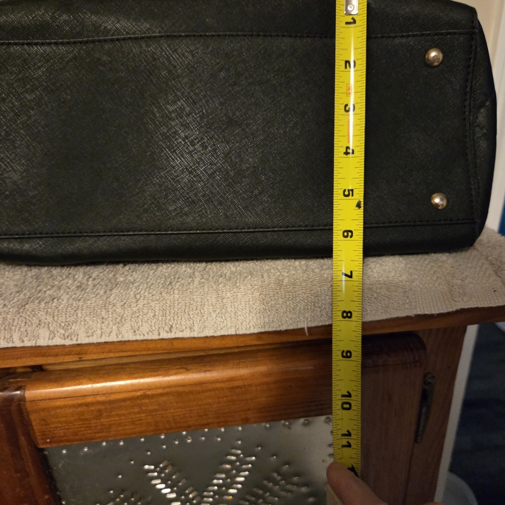 VEUC. Michael Kors Black Satchel !! Gorgeous Bag!! - Picture 8 of 13